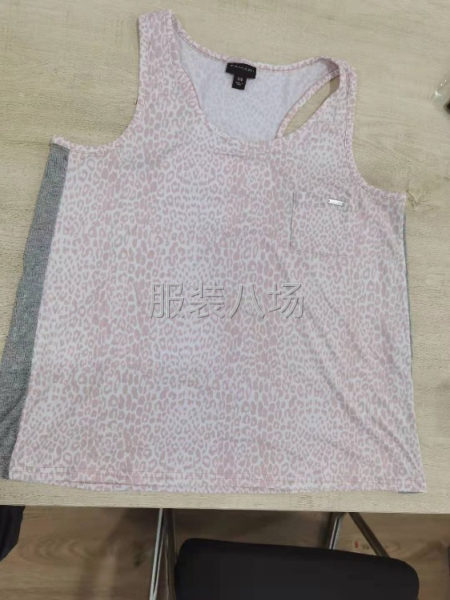 1.5万套女装外发-第1张图片