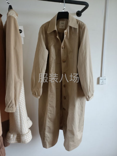 批发风衣250件-第1张图片