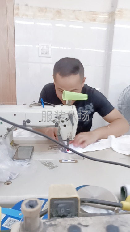 派克服羽绒服裤子风衣-第1张图片