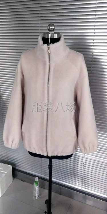 批发风衣7千件-第1张图片
