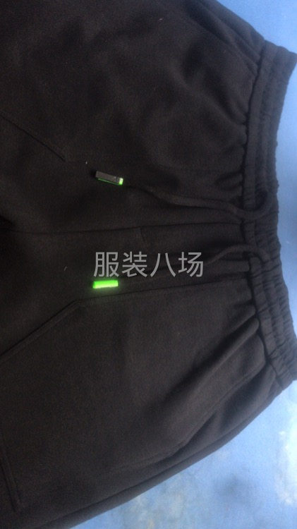 進財服裝公司，本廠長年生產(chǎn)褲子，車間宿舍全部是空調(diào)，保底八千-第1張圖片