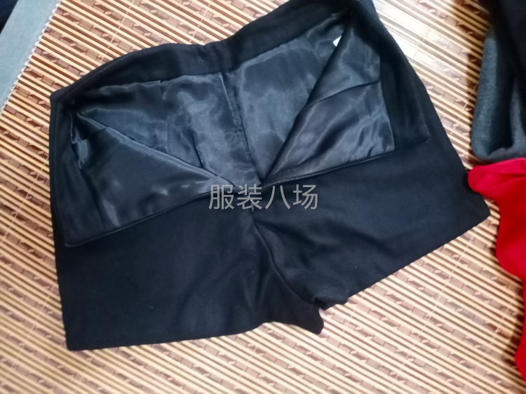 有400条秋冬季女款短裤处理，市场货做工好，两个颜色-第1张图片