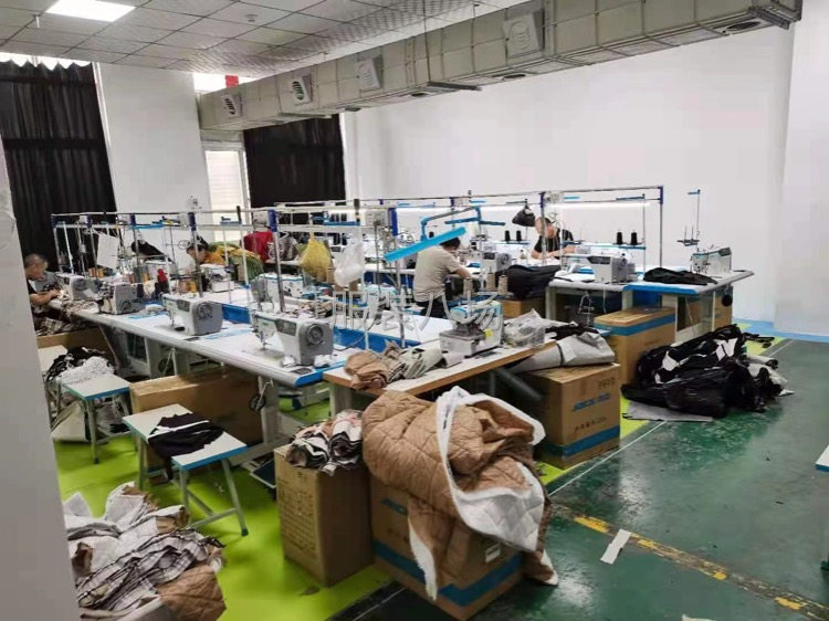 瑜辰服饰招车位-第1张图片