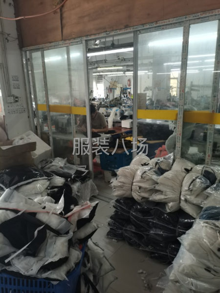 双峰服钸诚招整件车位，专做棉衣，卫衣货源稳定，工价高工资月结-第1张图片