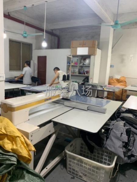 服装充绒，航线人员多名-第1张图片