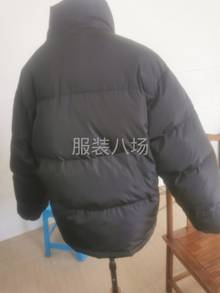 眾馳服飾冬季羽絨服大量生產(chǎn)，款少量大，-第3張圖片