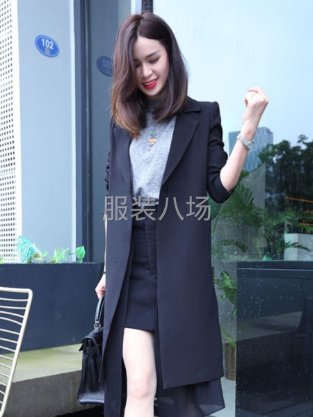 尋找貨源，有這種成品中長款風衣，聯系我-第2張圖片