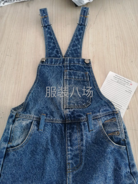 现有2300件牛仔背带裤外放，价格优厚-第1张图片