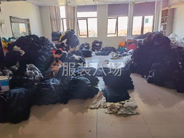 undefined - 本厂常年圆领，现招专业靠边3名，压线两名，每天五千件左右卫衣 - 图1