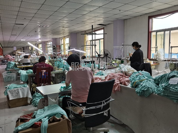 即墨服装加工厂承接外贸订单可做帽衫圆领衫拉链衫卫衣卫