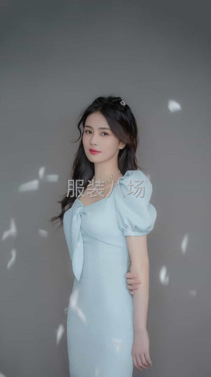 中高档时装-第1张图片