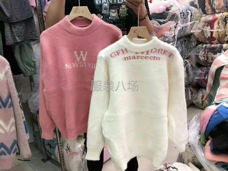 女装水貂绒毛衣10000件可以分货200件起。-第1张图片