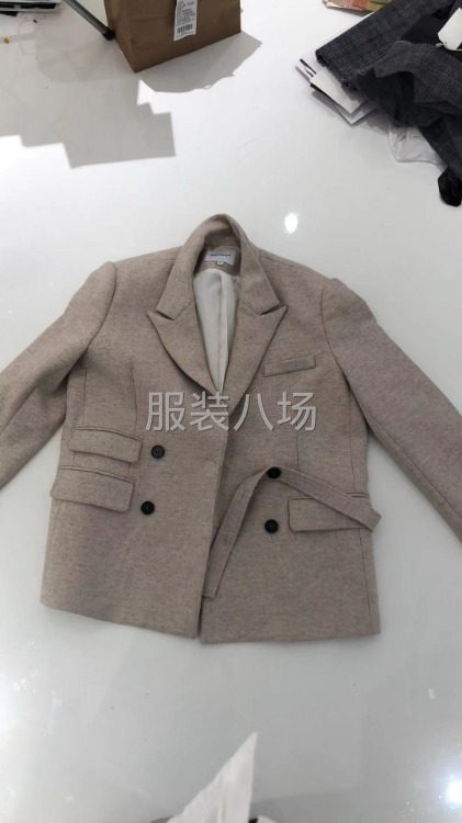500件女装/羽绒服/西服西裤/夹克风衣/衬衫/连衣裙/牛仔-第2张图片