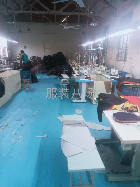 承接各类服装加工
专用裁剪台，圆头锁眼机
我厂愿承接能长期合-第2张图片