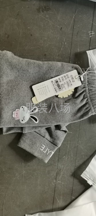 批发裤子1万件-第4张图片