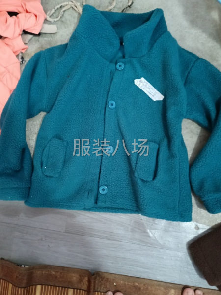 本厂现做拼多多简单款羊羔绒，工价高，货源充足。急招平车工2名-第3张图片