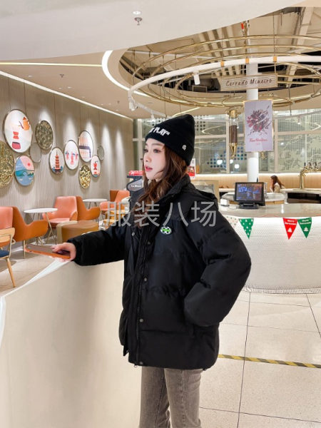 批发情侣款羽绒服5千件-第1张图片