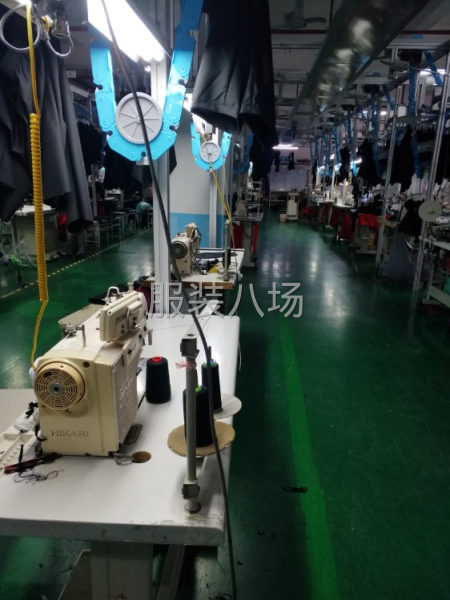 从事服装行业多年，有开袋上拉链上帽领赶货的工厂可以联系我-第1张图片
