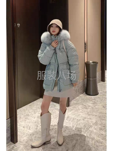 批发夏诗文菱形格羽绒服600件-第2张图片