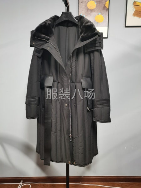 批发水貂拼接羽绒服600件-第1张图片