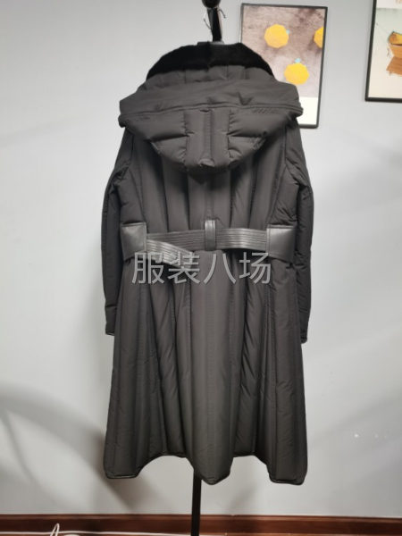 批发水貂拼接羽绒服600件-第2张图片