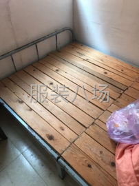 undefined - 服装厂里面所有东西转让，有空调，梦想思床带床垫，铁板床 - 图3