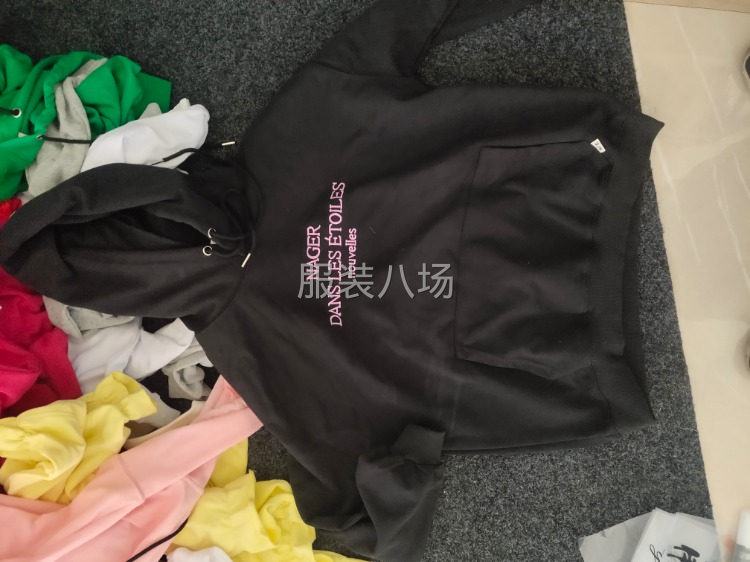 仓库几万件成人卫衣卫裤短T，年底清仓库现货，-第1张图片
