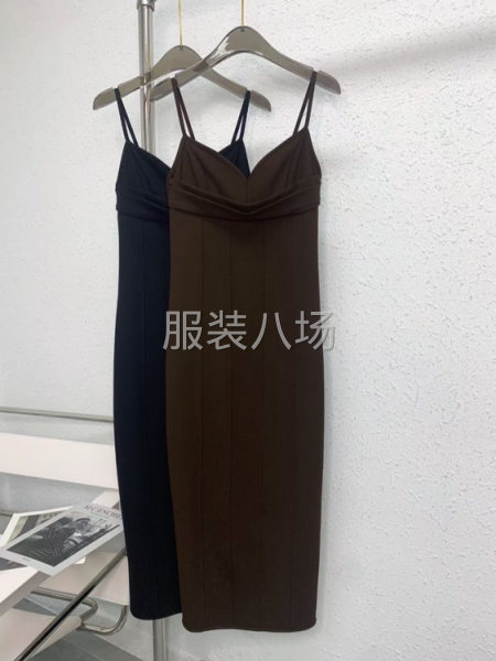 2022 新品, V领现代感胸衣 修身吊带裙-第1张图片