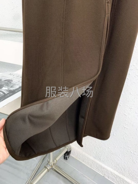 2022 新品, V领现代感胸衣 修身吊带裙-第3张图片