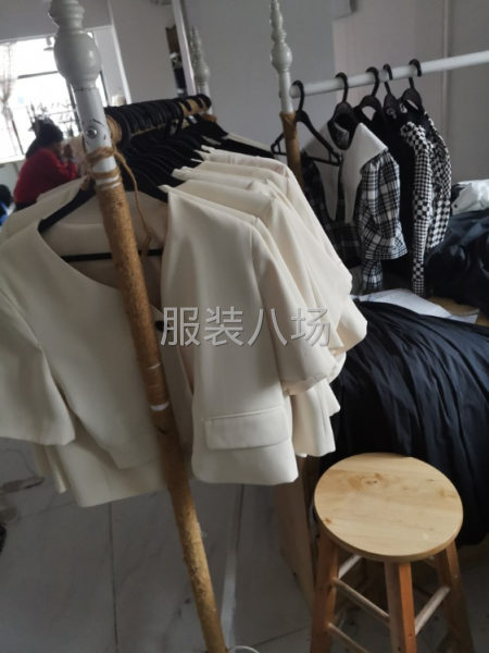 本公司以深圳时装单为主 每月5号发工资 ，房贴200，返单多-第1张图片