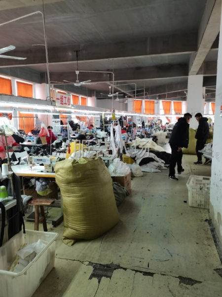 300人服装公司找长期合作外贸一手客源。
羽绒服棉衣压胶类-第2张图片
