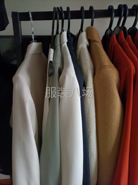 以西装外套连衣裙为主-第1张图片