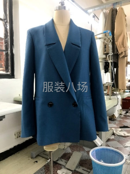 以西装外套连衣裙为主-第3张图片