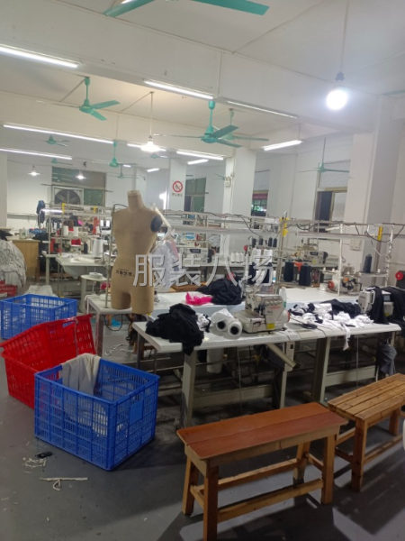 金和源马路边二楼，楼下招工点，厂房转让，门口可停车上下货-第1张图片