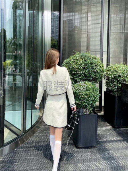 粗花呢套装裙·短款工整对称袋盖口袋，不挑身型，无束缚感。-第2张图片
