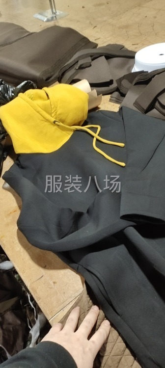 服裝廠招聘成手縫紉工 工資高不壓工資-第1張圖片