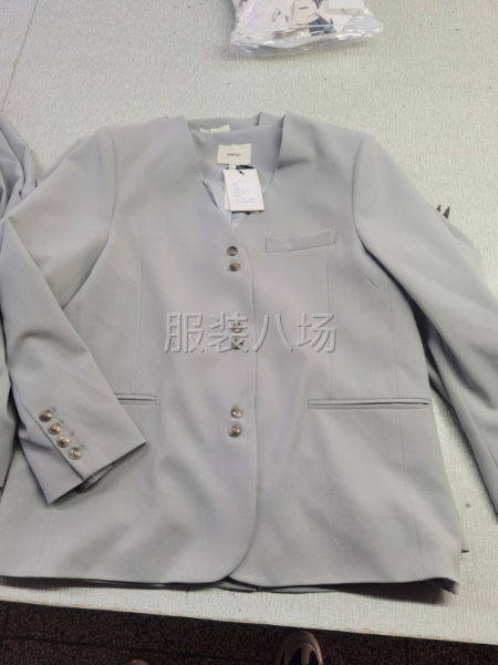 本廠招裁剪師傅倆個人，有意向的電話聯系-第1張圖片