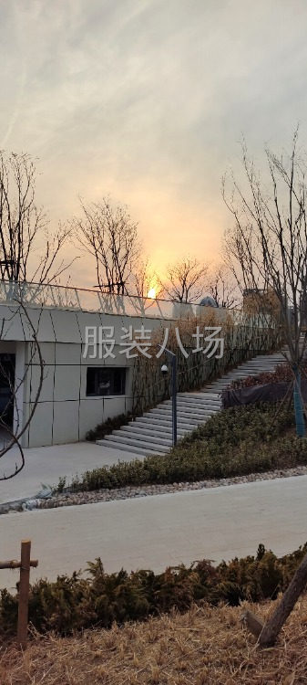 靠着马路接进出车方便-第1张图片
