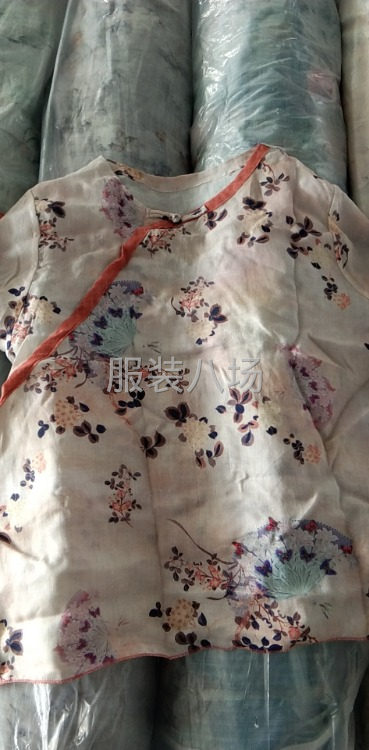 希望服装界的人员们需要工作联系我，做样衣的一名，熟练车工数名-第1张图片