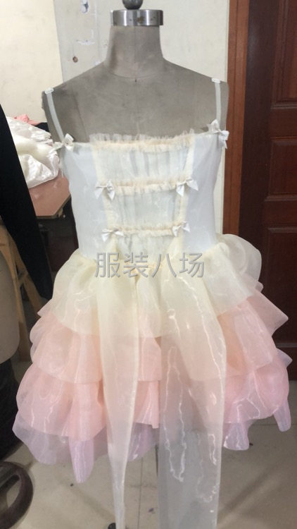 本厂因扩展生产需求车位15名，货源充足全年罗丽塌，羽绒服-第1张图片