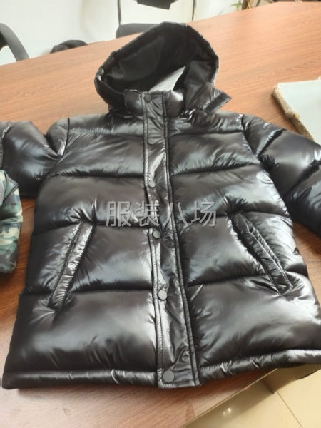 本厂专业羽绒服梭织服装，寻找长期合作伙要求货款好接-第1张图片