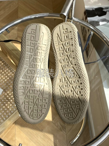 批发休闲鞋1万件-第4张图片