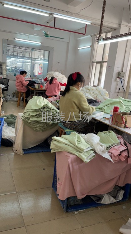 专业精品半精品女装男装-第8张图片