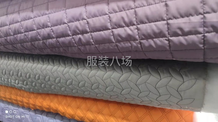 涤纶绗绣绗缝夹棉面料 女装秋冬款棉衣羽绒保暖布料半成品压棉-第1张图片