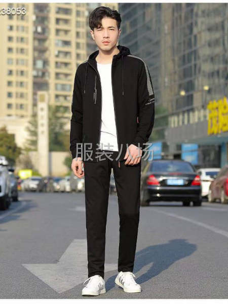 批发运动服2.5万件-第8张图片