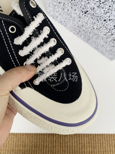 批發(fā)新款小白鞋1萬件-第7張圖片