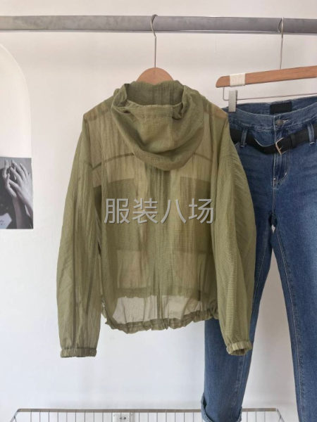 批发防晒休闲服1万件-第2张图片