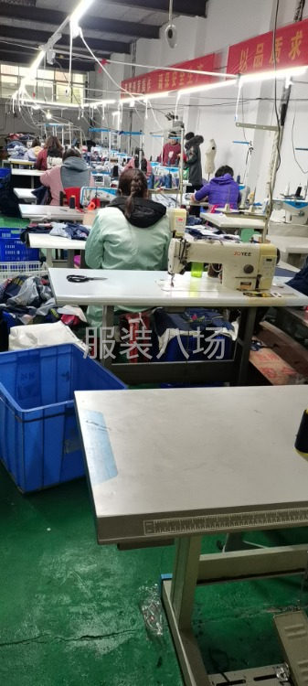 工厂厂年做女时装，西服，裤子，风衣，裙子，羽绒服-第2张图片