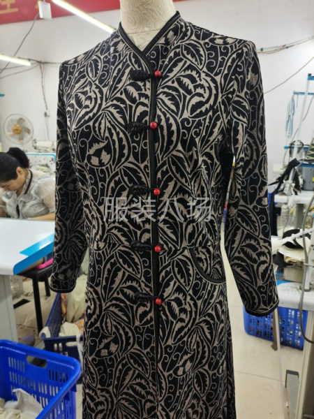 工厂厂年做女时装，西服，裤子，风衣，裙子，羽绒服-第3张图片