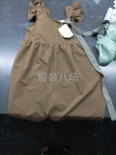 招两名整件车位做连体裤-第1张图片